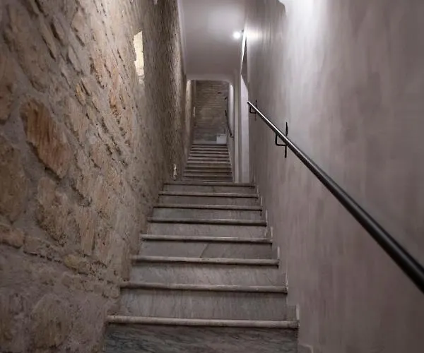 Domus Augustea 2 - 900 m a piedi dal Colosseo - Metro a 100 m